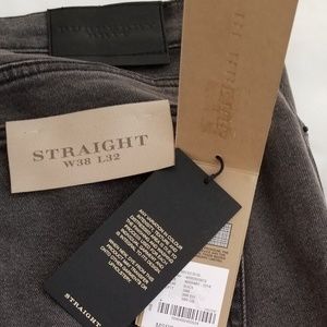 Authentic mens new Burberry straight jeans.